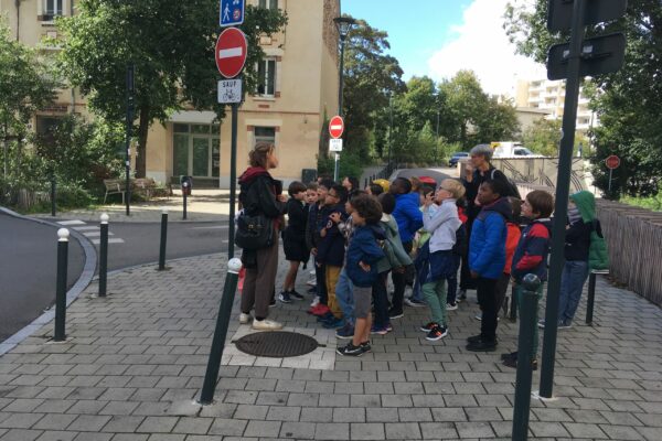 les CE2 dans les rues de rennes