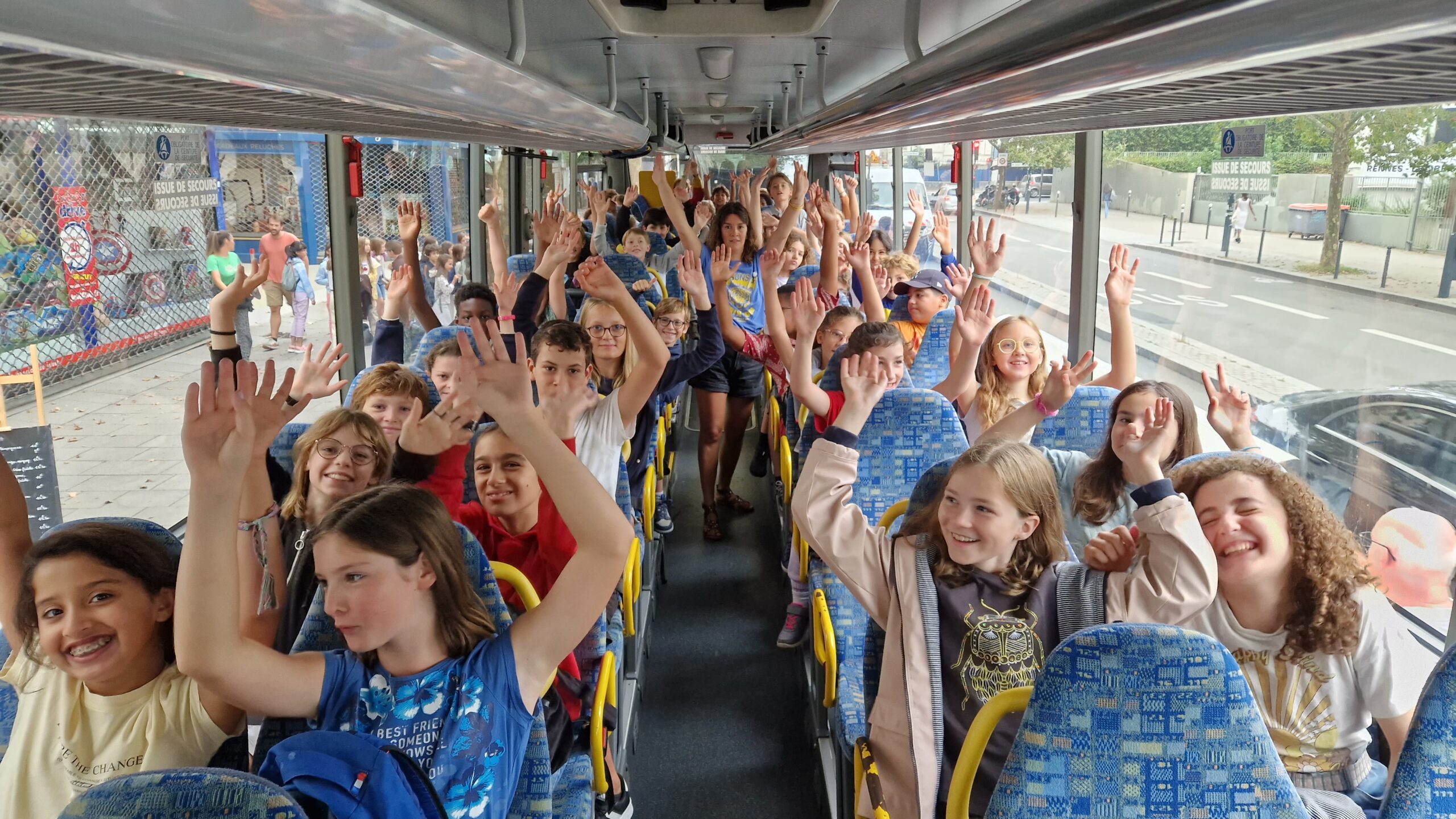 Les 6èmes en route vers Longeville-sur-Mer ! 🌊🚌