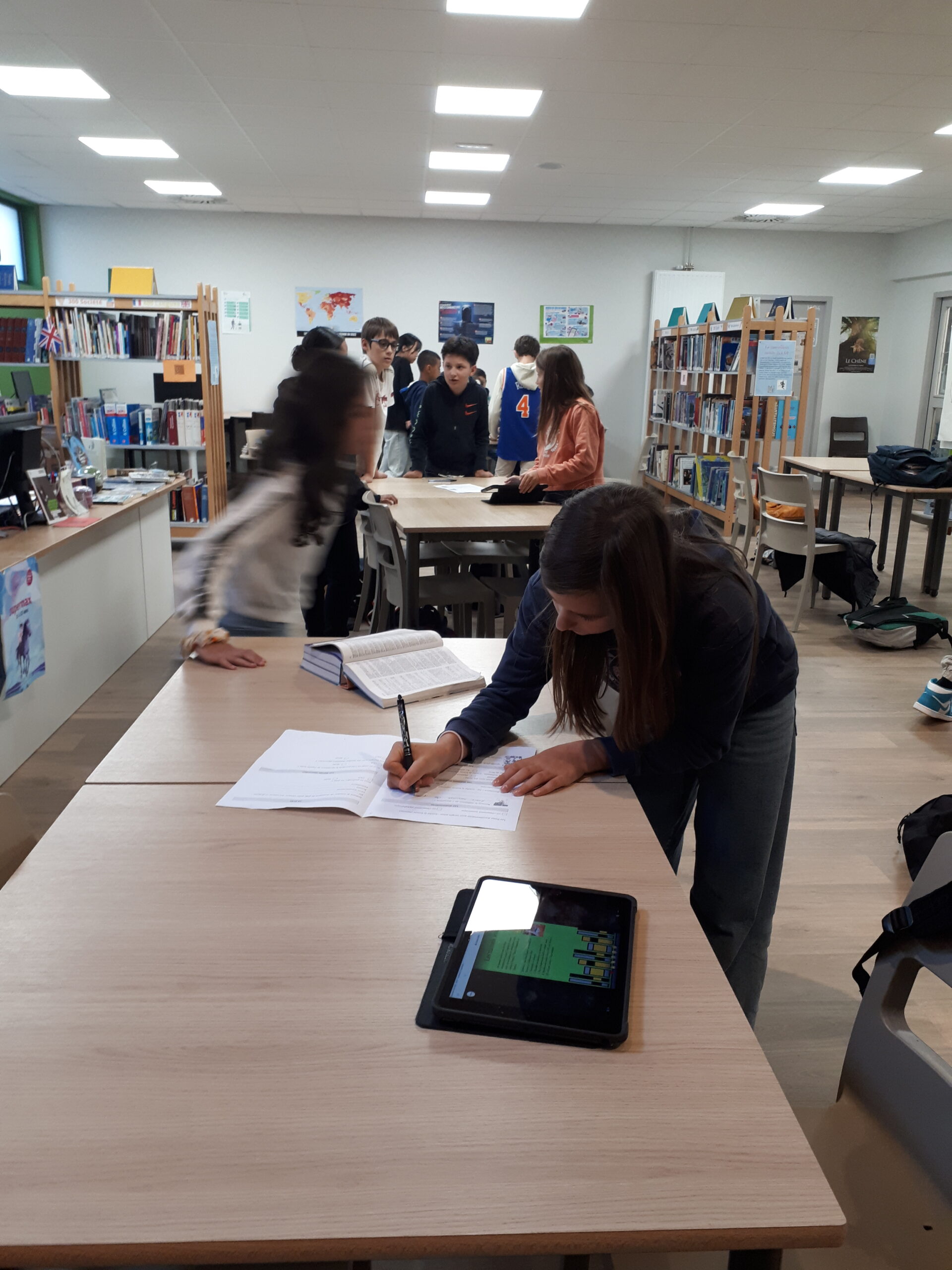 Exploration Captivante du CDI : Une Aventure Enrichissante pour nos 6èmes ! 📚🔎