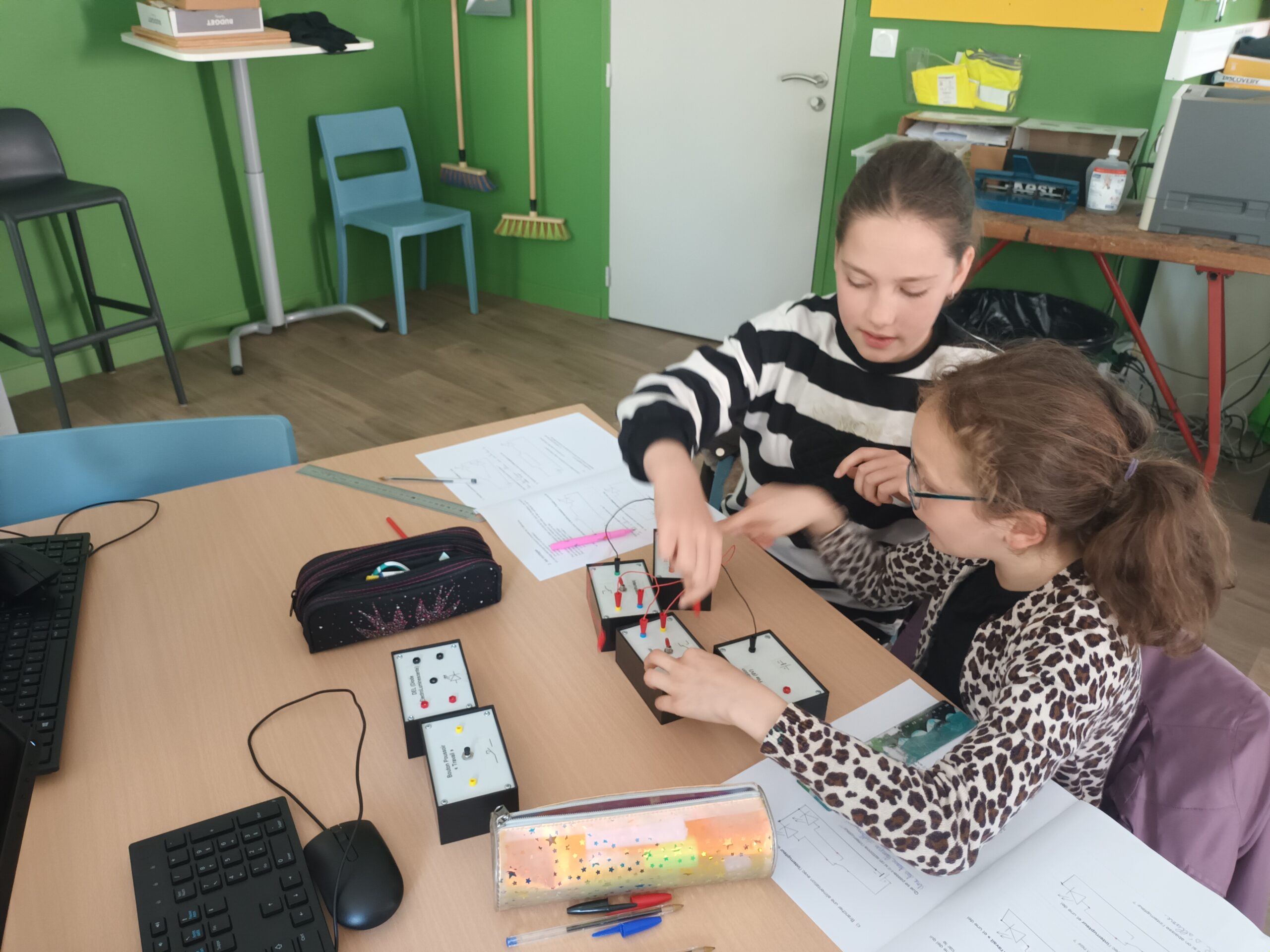 Atelier Sciences avec les CM1 : La Magie des Circuits Électriques 🔌💡