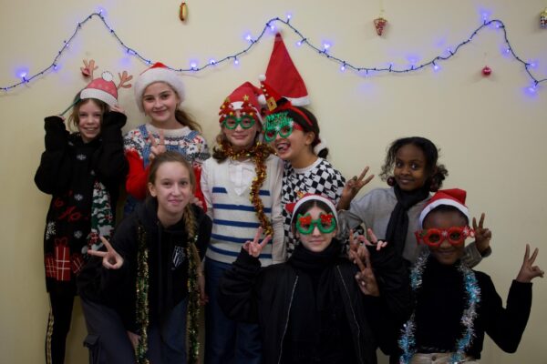 photo des élèves pour le concours de pull de Noël