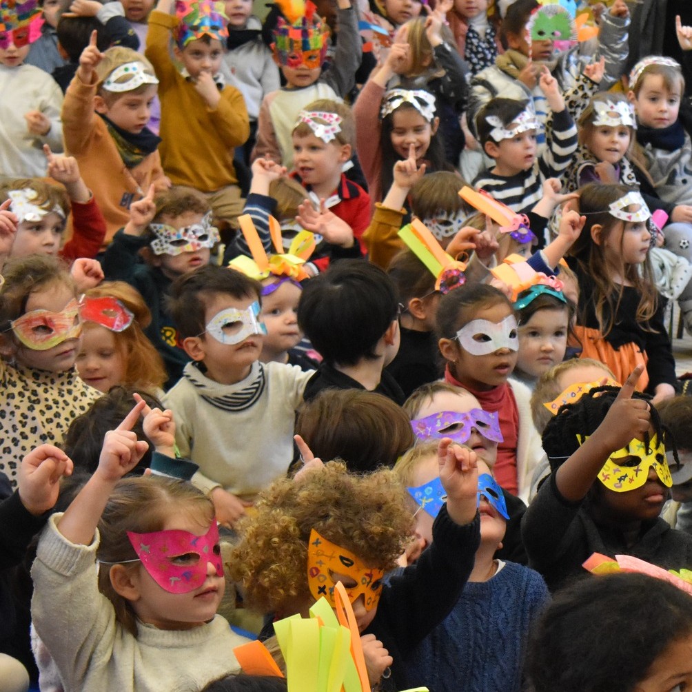 Photos des élèves de maternelle en train de célébrer le carnaval