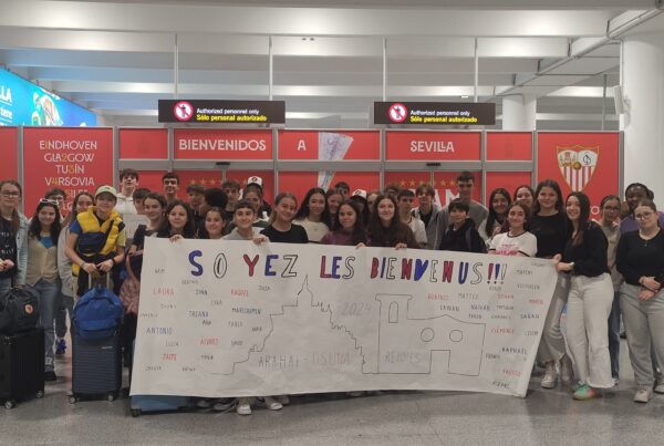 les élèves de 4èmes à l'aéroport de Séville