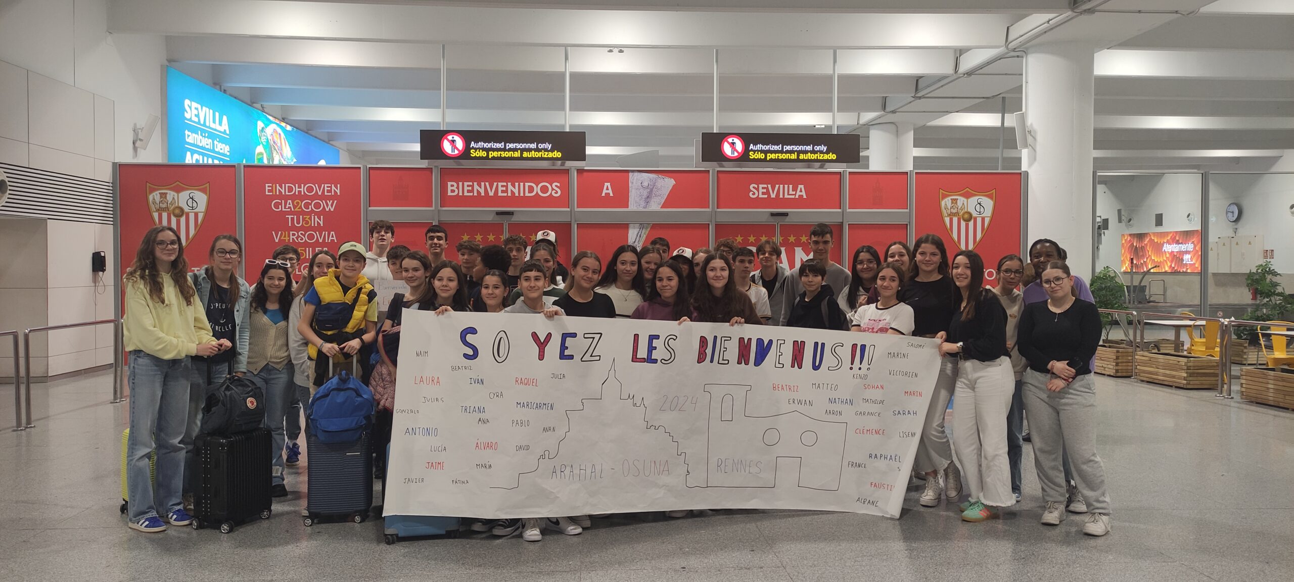 les élèves de 4èmes à l'aéroport de Séville